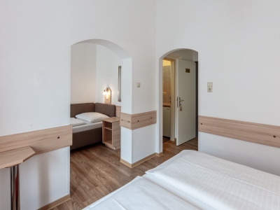 bedroom 4 - hotel admiral - vienna, austria