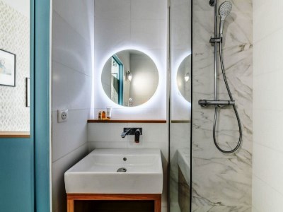 bathroom - hotel jules verne, bw signature collection - biarritz, france