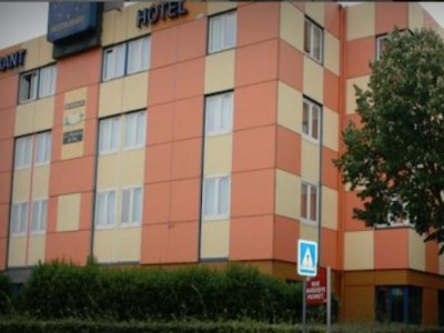 https://www.miki.co.uk/live/hotel/mikiNet/image/v1.0/FR/4082/17/lr/exterior01.jpg