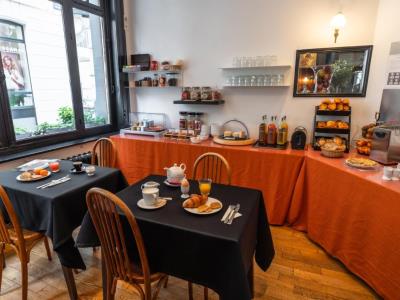 breakfast room - hotel hotel brueghel - lille, france