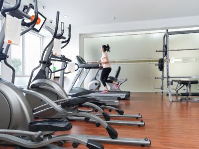 gym - hotel harris suites fx sudirman - jakarta, indonesia