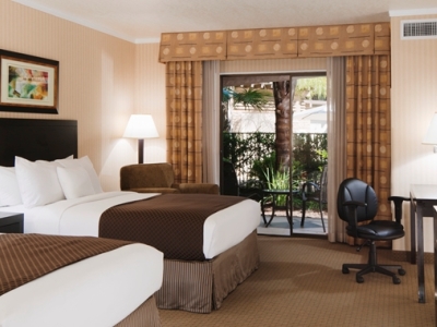 bedroom - hotel doubletree hotel claremont - claremont, united states of america