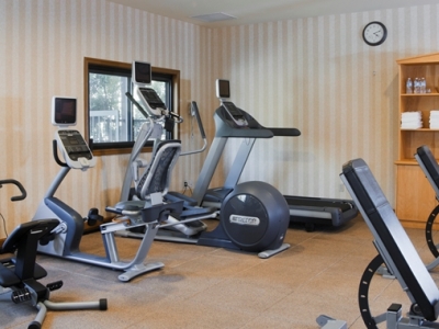 gym - hotel doubletree hotel claremont - claremont, united states of america
