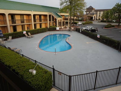 outdoor pool - hotel howard johnson near the coliseum - greensboro, north carolina, united states of america