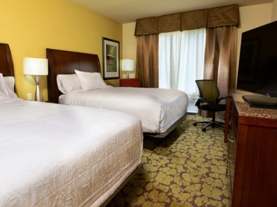 bedroom 2 - hotel hilton garden inn greensboro airport - greensboro, north carolina, united states of america