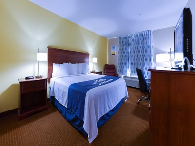 bedroom 1 - hotel days inn by wyndham greensboro nc - greensboro, north carolina, united states of america