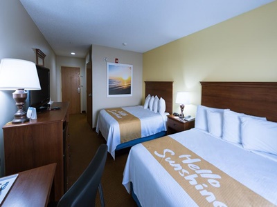 bedroom 2 - hotel days inn by wyndham greensboro nc - greensboro, north carolina, united states of america