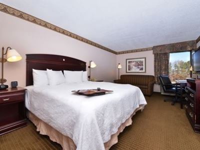 bedroom - hotel hampton inn greensboro-airport - greensboro, north carolina, united states of america