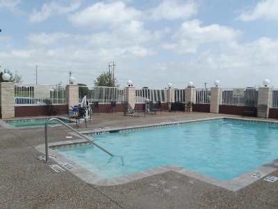 outdoor pool - hotel hampton inn and suites gainesville - gainesville, texas, united states of america