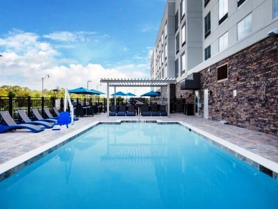 outdoor pool - hotel hampton inn and suites north port - north port, united states of america